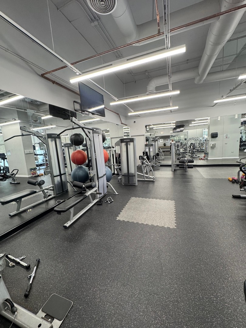 655 W Irving Park Road #2505, Chicago, IL 60613