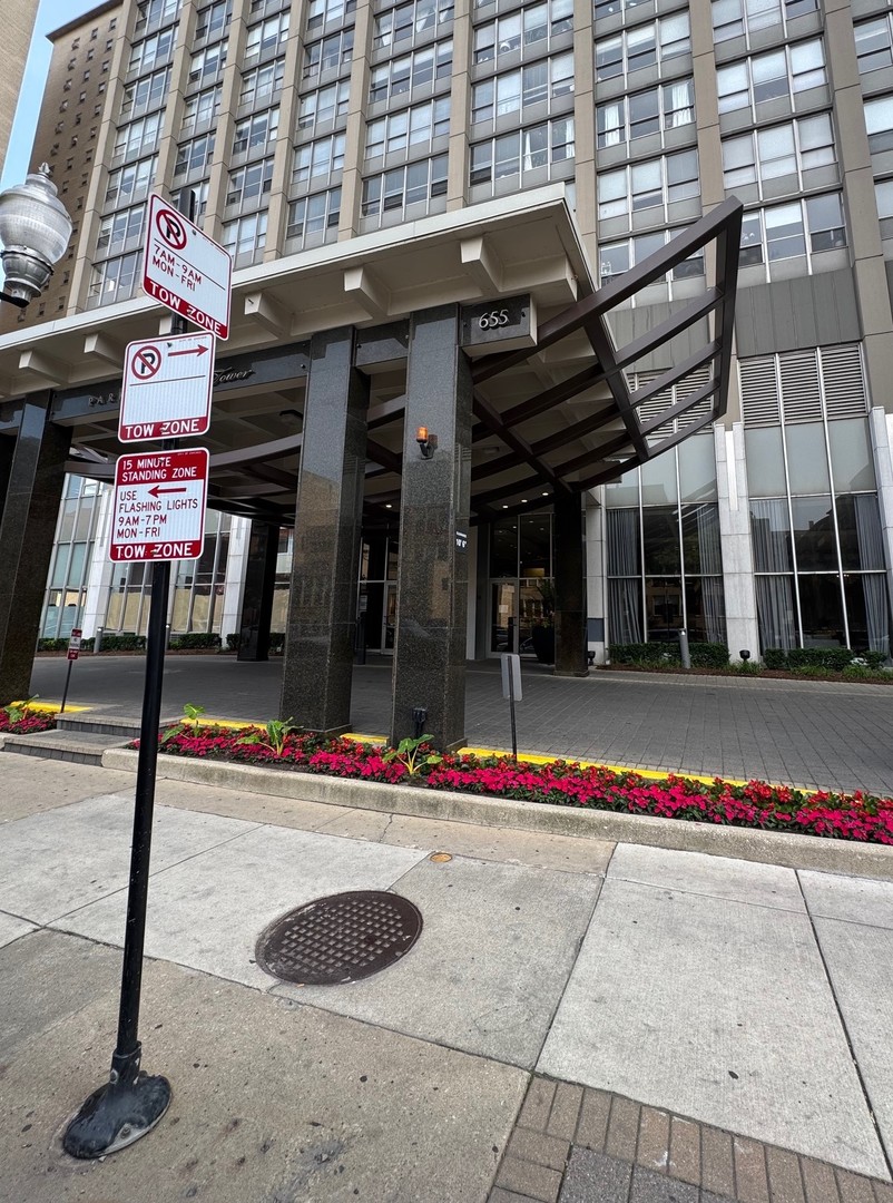 655 W Irving Park Road #2505, Chicago, IL 60613
