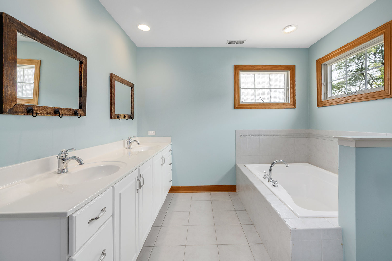 4829 Linscott Avenue, Downers Grove, IL 60515