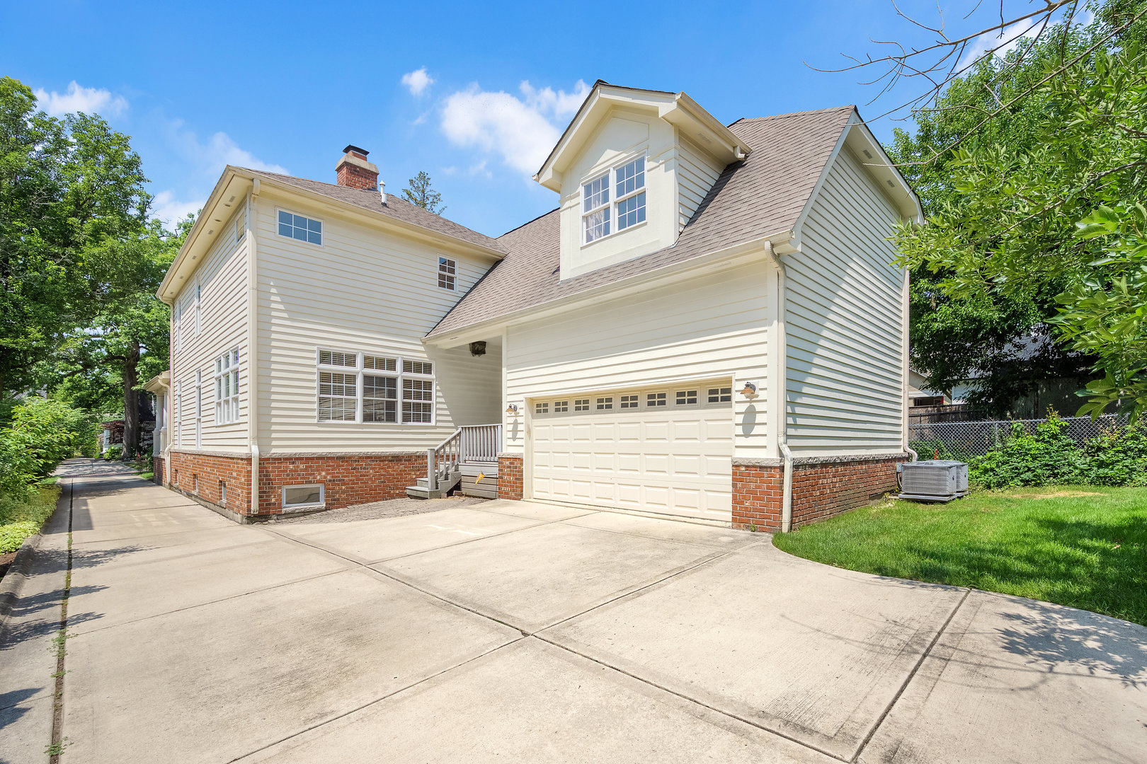 4829 Linscott Avenue, Downers Grove, IL 60515