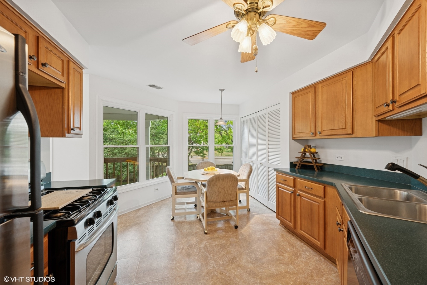 166 Willow Parkway #166, Buffalo Grove, IL 60089