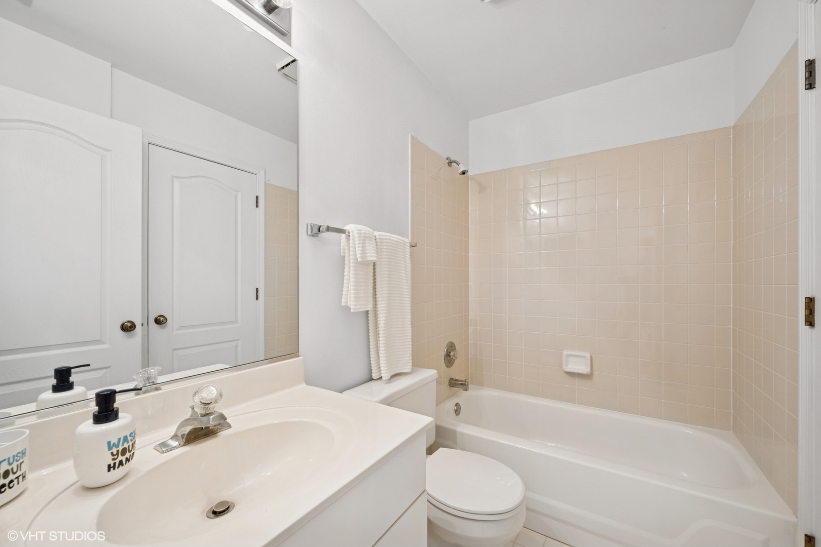 166 Willow Parkway #166, Buffalo Grove, IL 60089