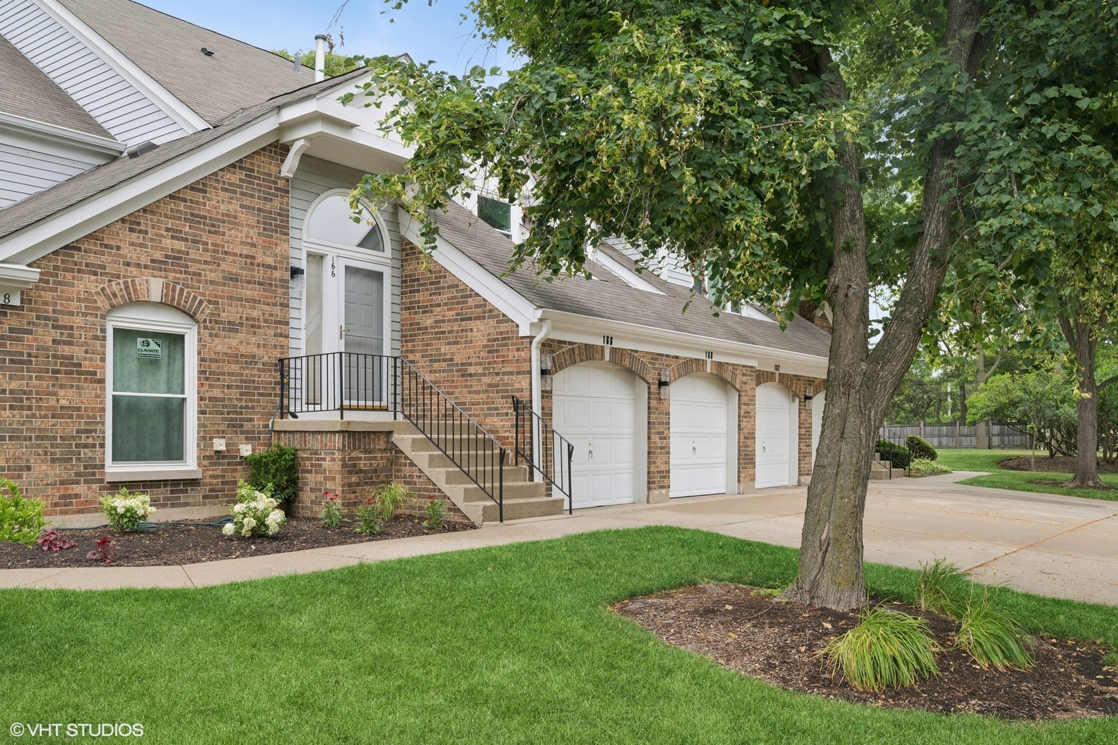 166 Willow Parkway #166, Buffalo Grove, IL 60089