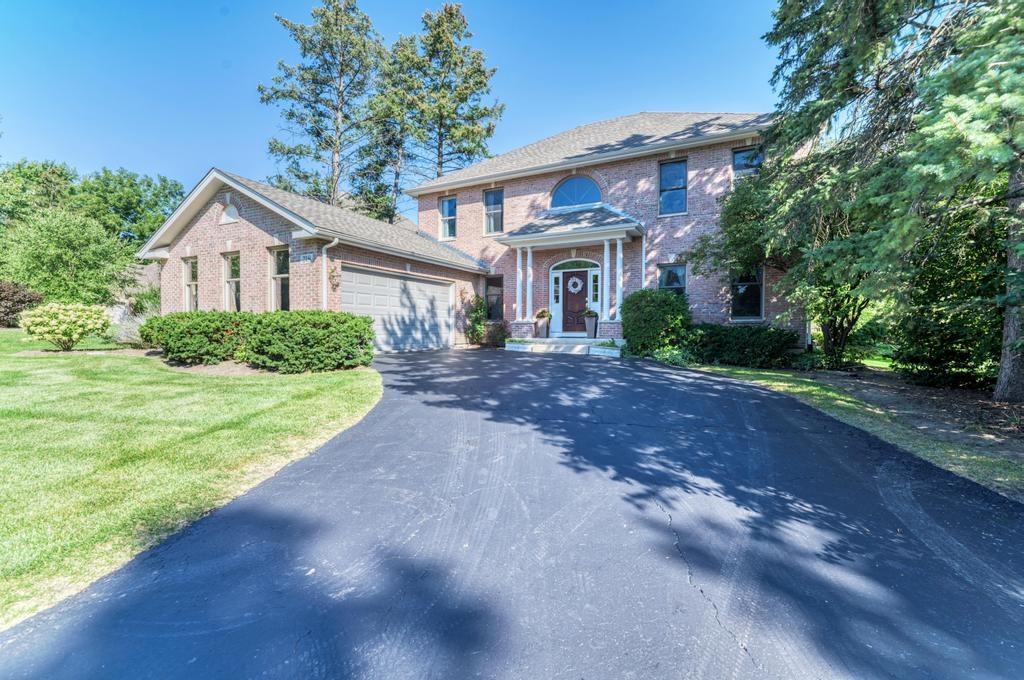 218 Tiffany Lane, Roselle, IL 60172