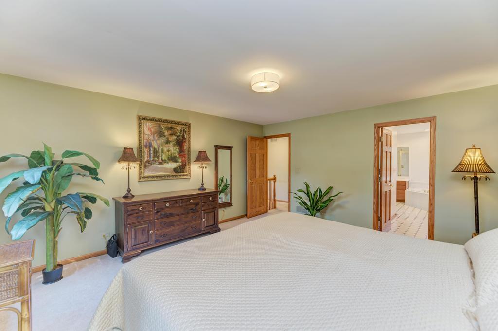 218 Tiffany Lane, Roselle, IL 60172