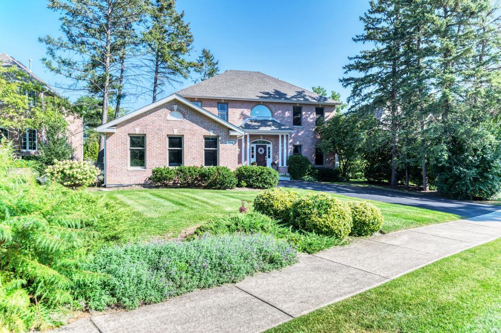 218 Tiffany Lane, Roselle, IL 60172