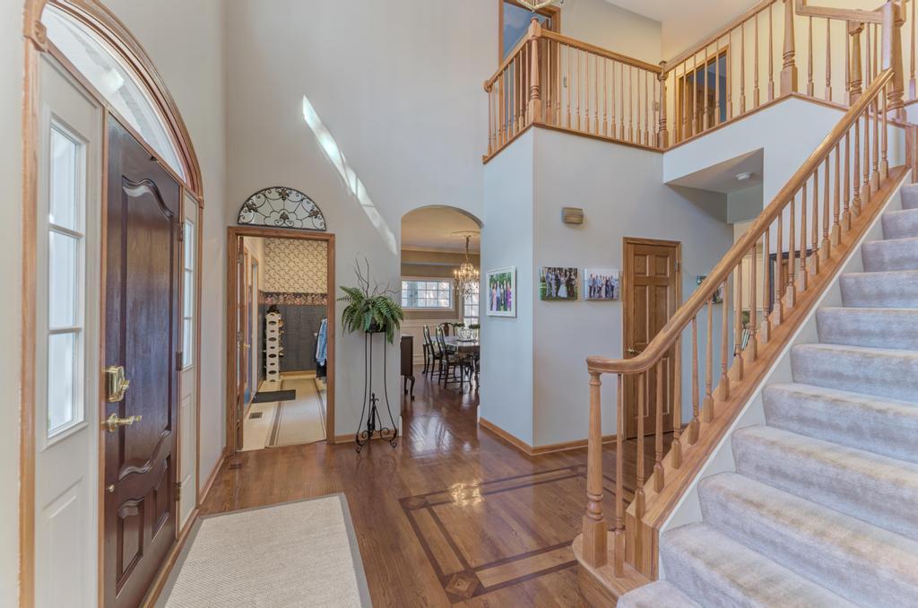218 Tiffany Lane, Roselle, IL 60172