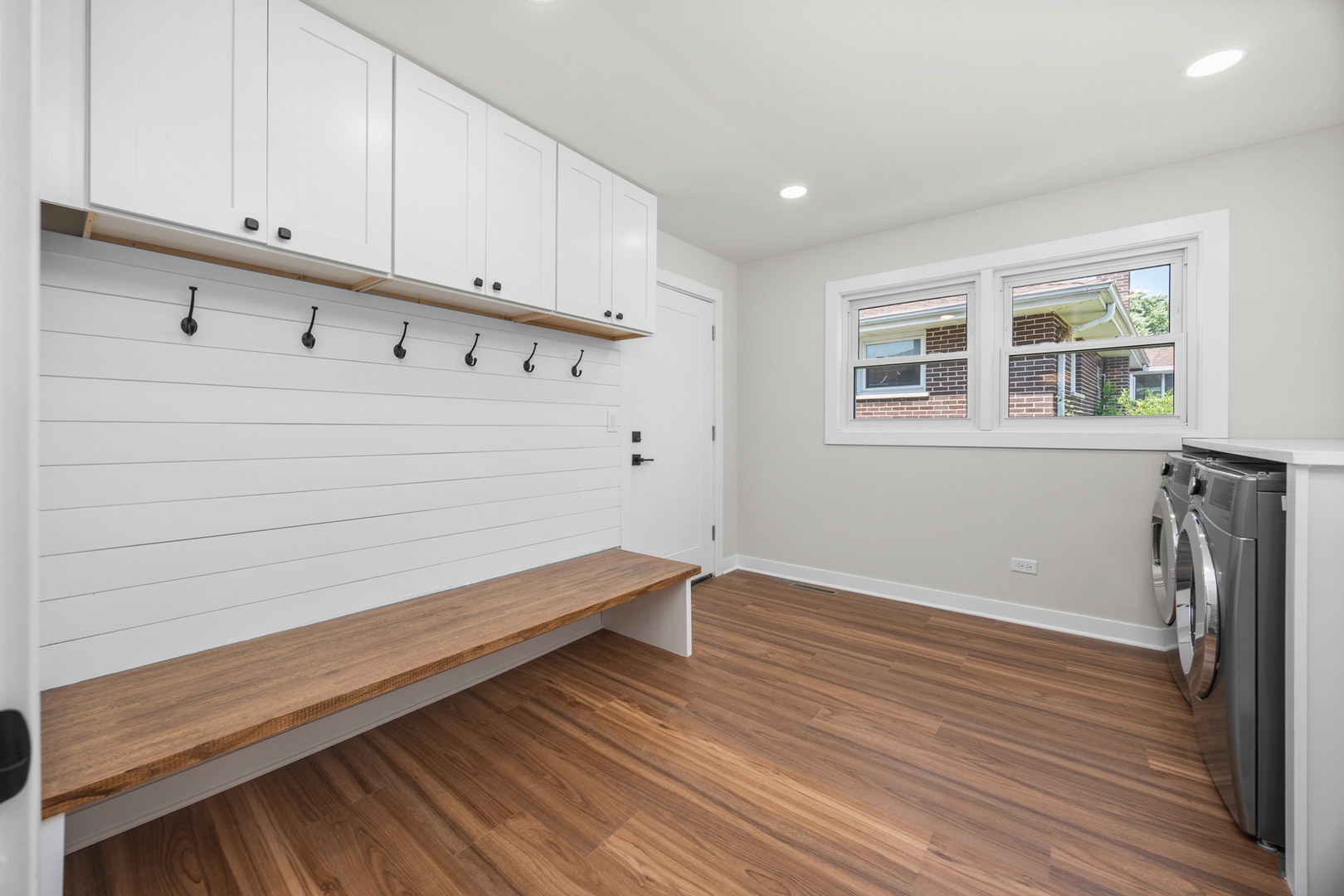 29 Grand Central Lane, Schaumburg, IL 60193