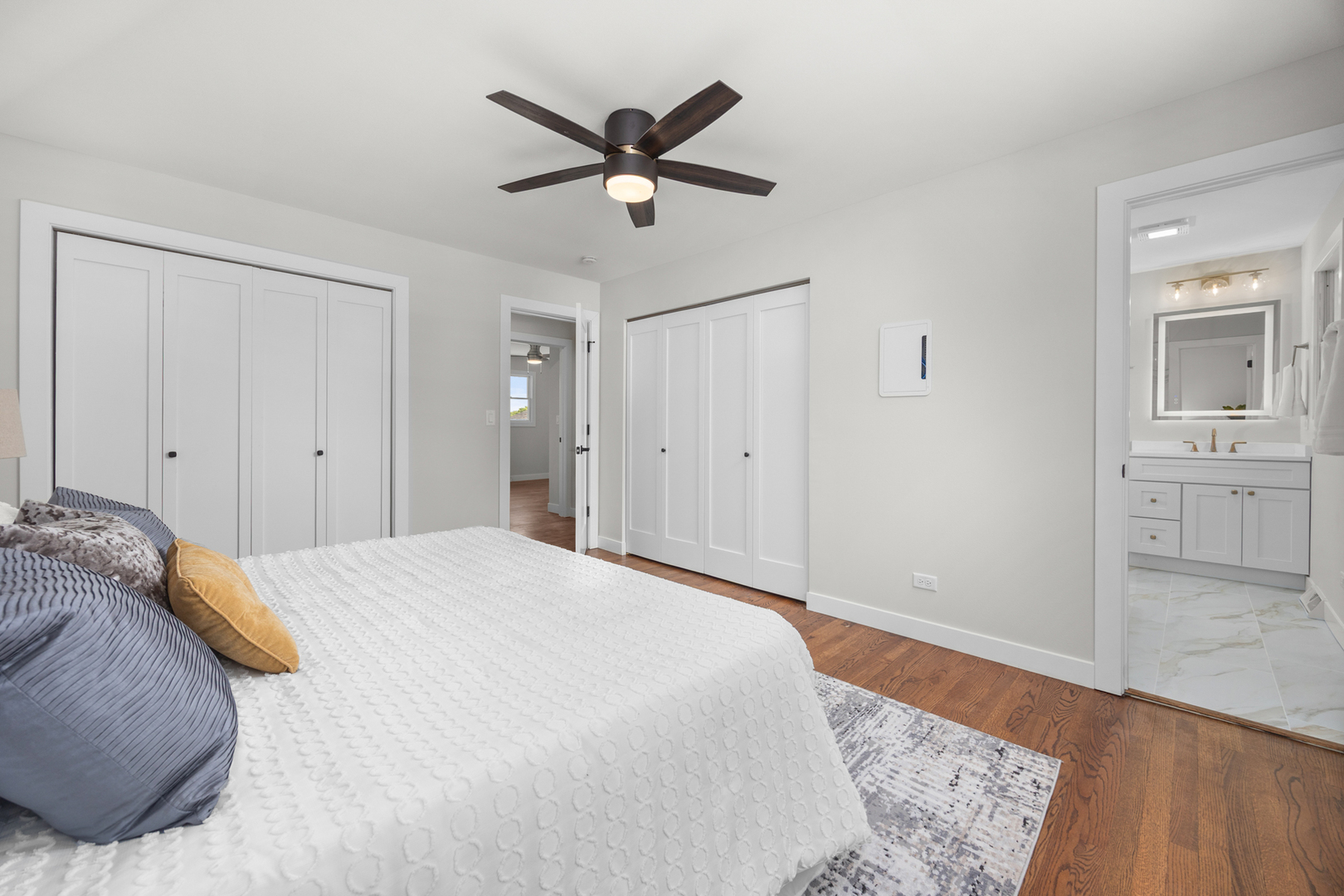 29 Grand Central Lane, Schaumburg, IL 60193
