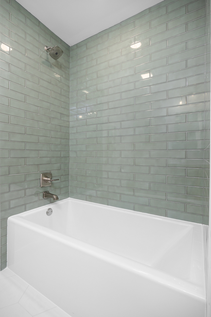 29 Grand Central Lane, Schaumburg, IL 60193