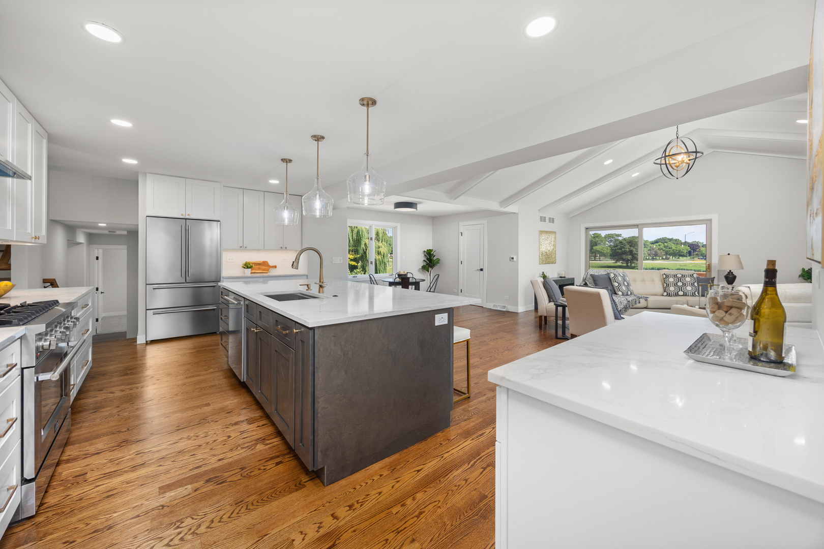 29 Grand Central Lane, Schaumburg, IL 60193