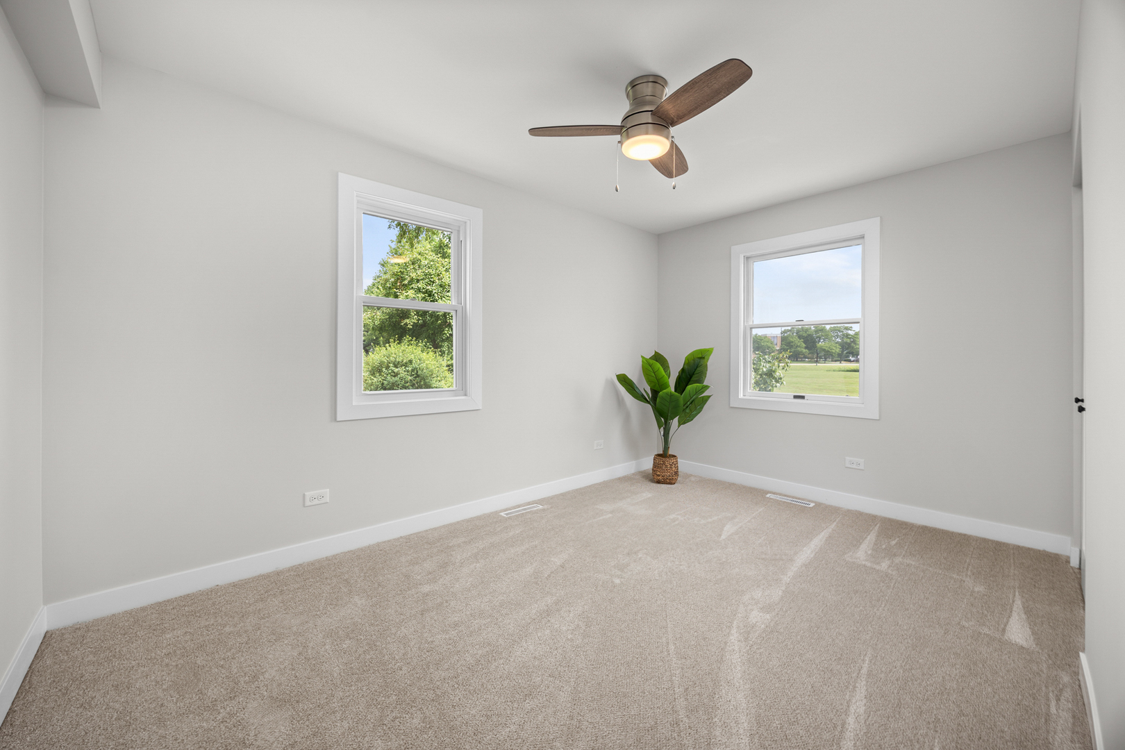 29 Grand Central Lane, Schaumburg, IL 60193