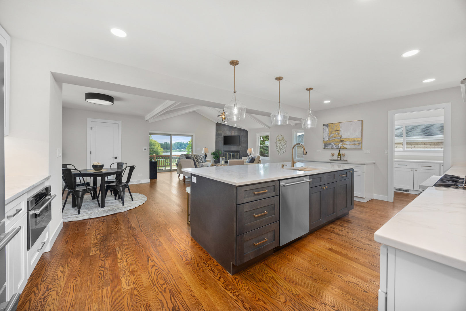 29 Grand Central Lane, Schaumburg, IL 60193