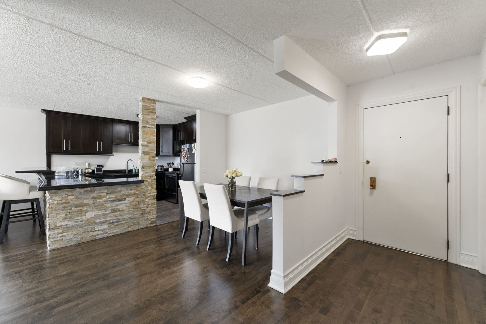 1551 Ashland Avenue #208, Des Plaines, IL 60016
