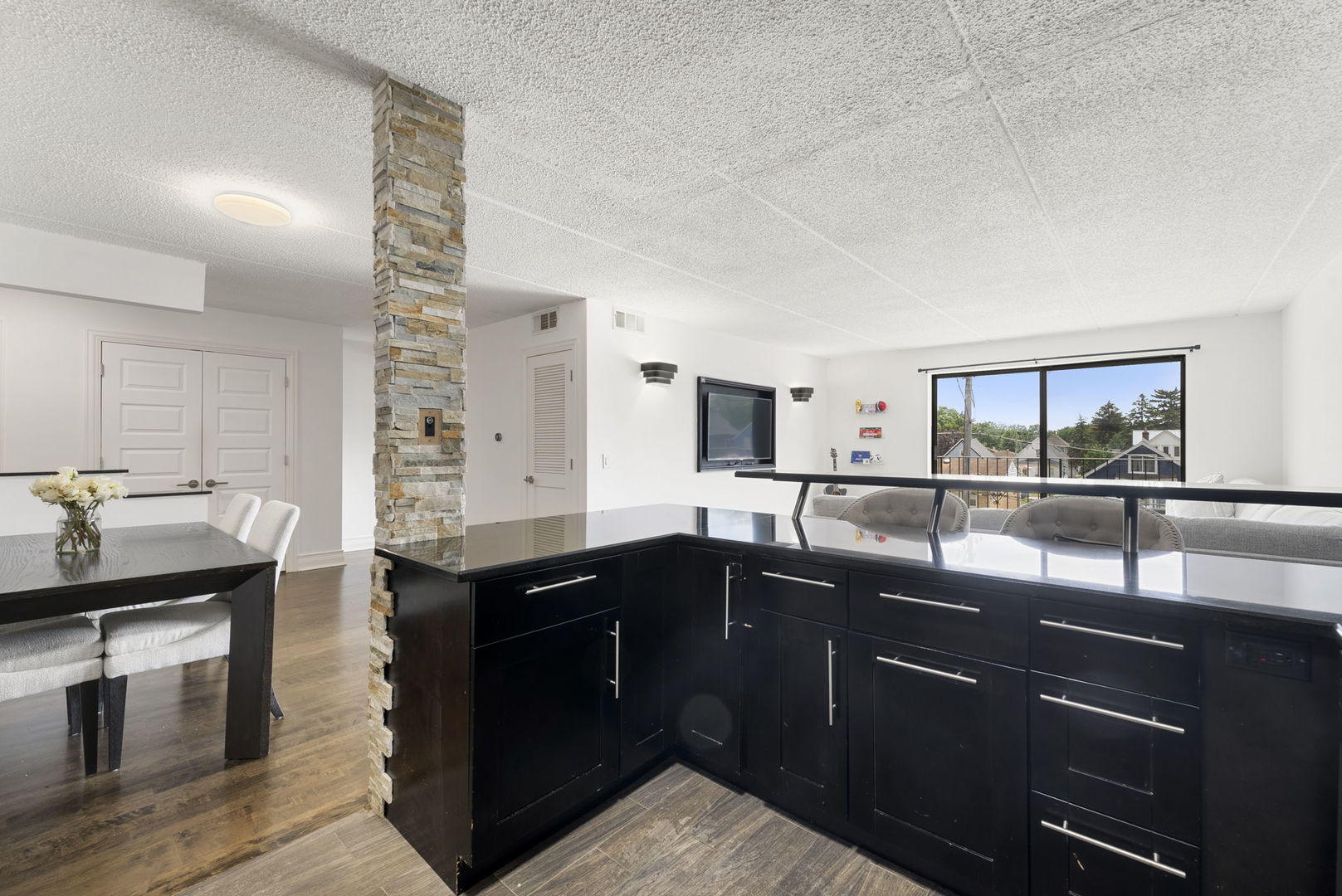 1551 Ashland Avenue #208, Des Plaines, IL 60016