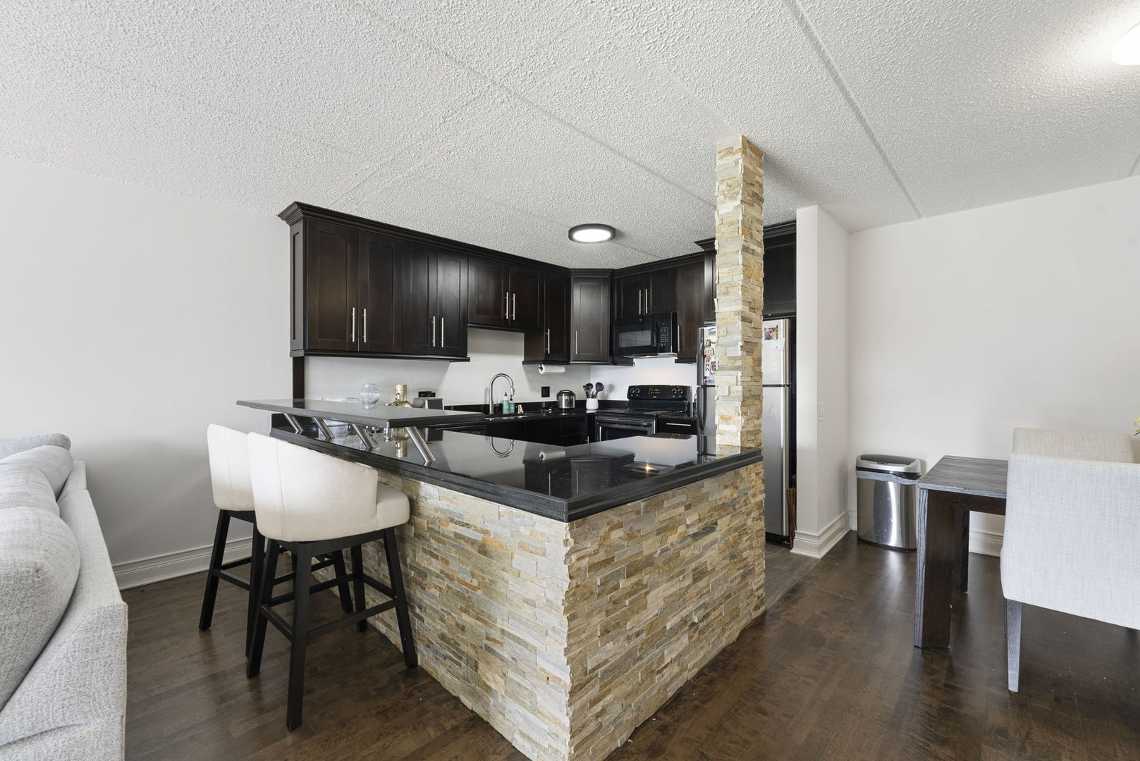 1551 Ashland Avenue #208, Des Plaines, IL 60016