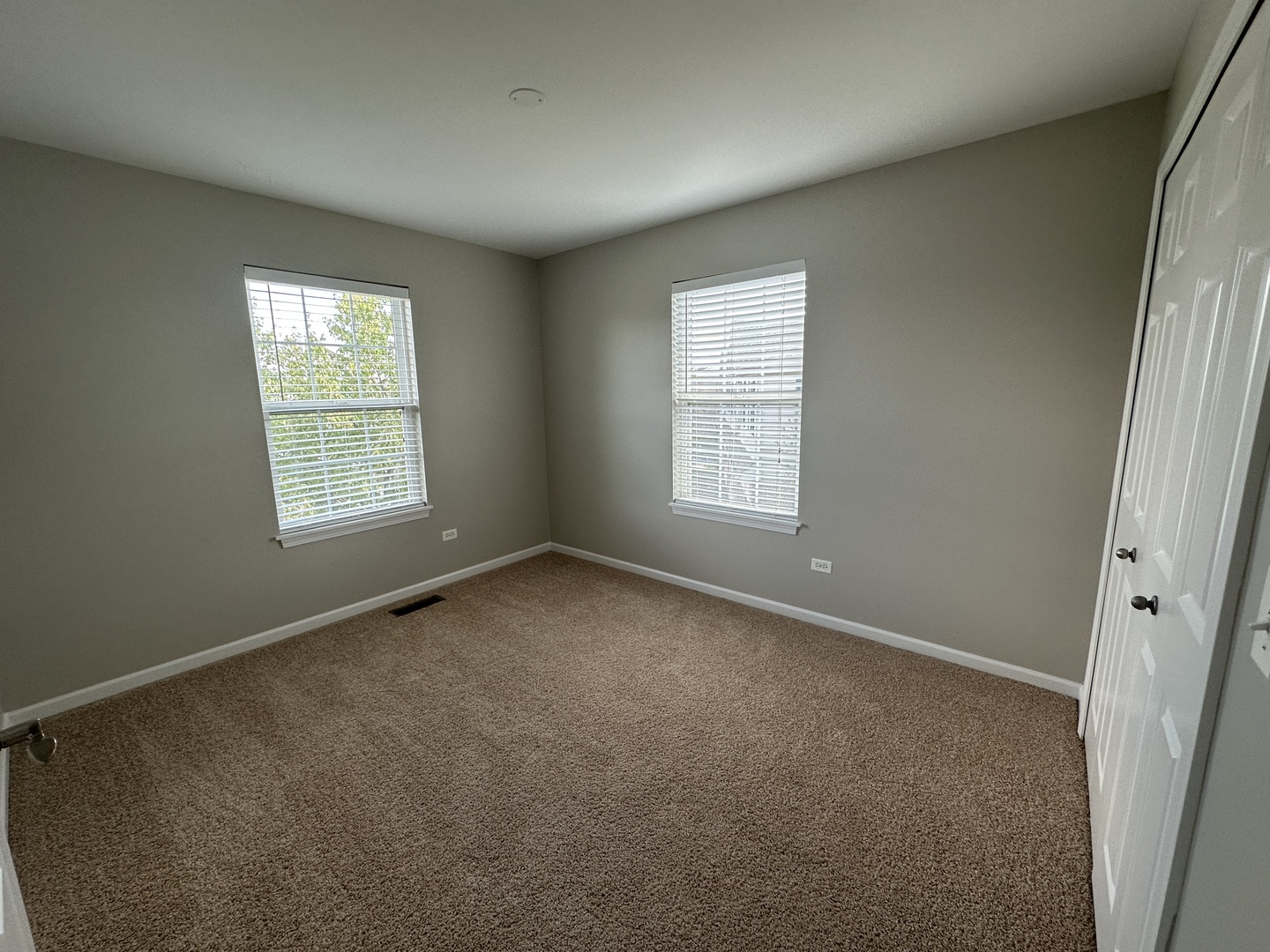 738 Oak Hollow Road, Crystal Lake, IL 60014