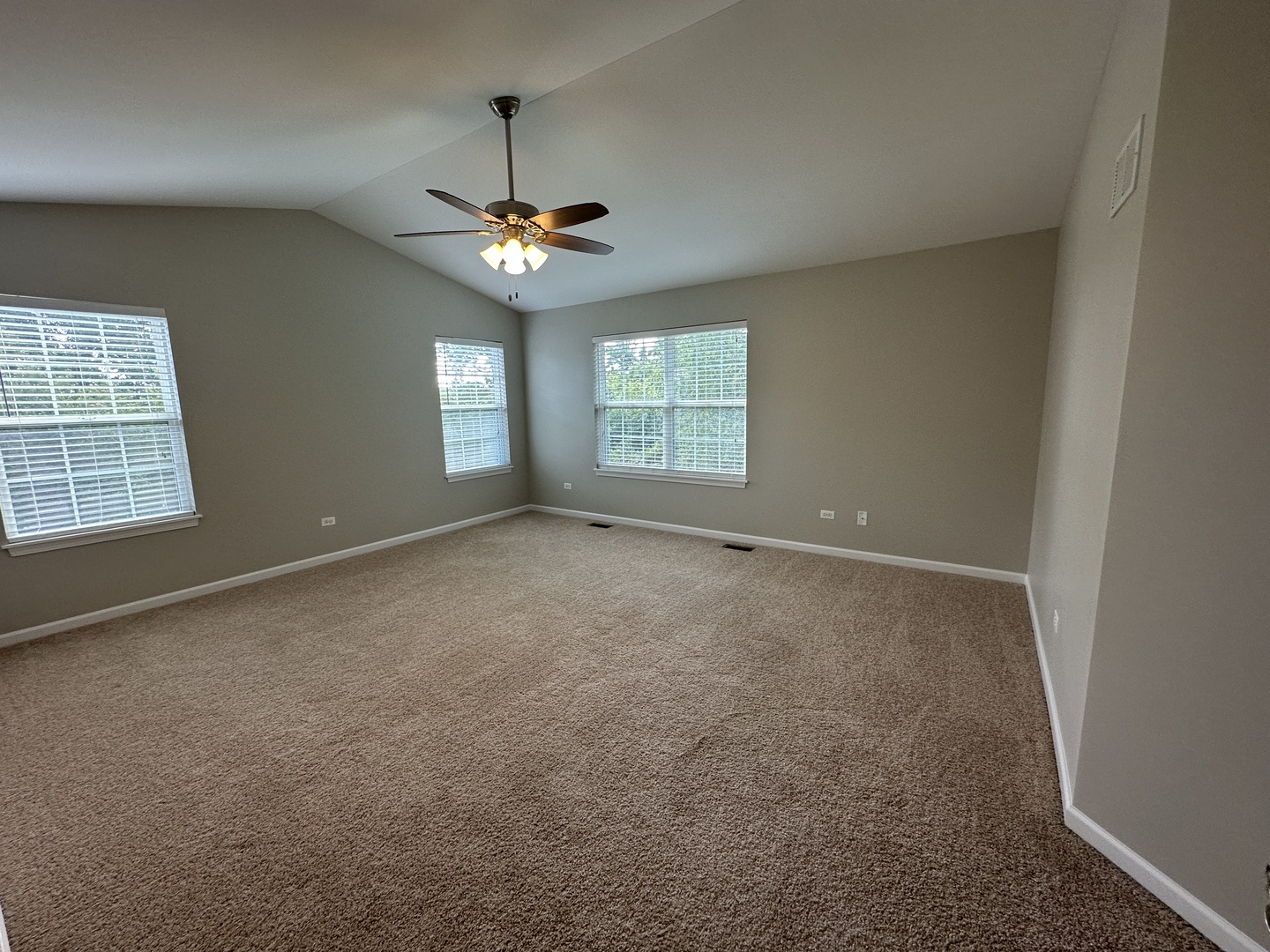 738 Oak Hollow Road, Crystal Lake, IL 60014