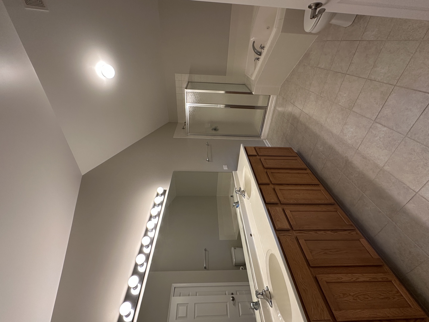 738 Oak Hollow Road, Crystal Lake, IL 60014