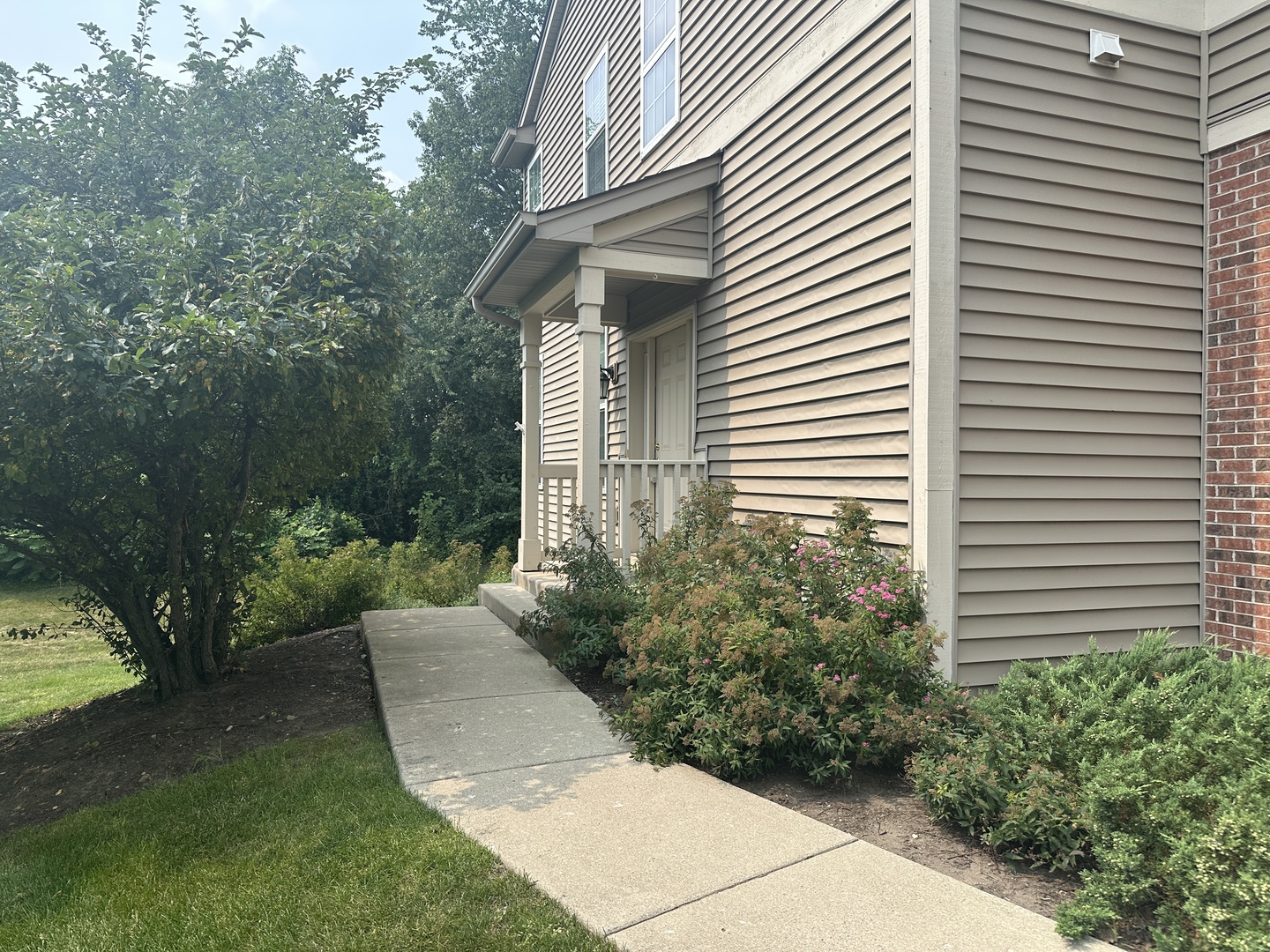 738 Oak Hollow Road, Crystal Lake, IL 60014