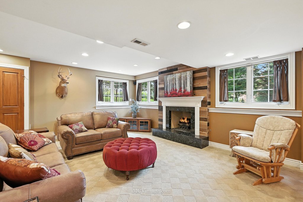 5N175 Oak Hill Drive, St. Charles, IL 60175
