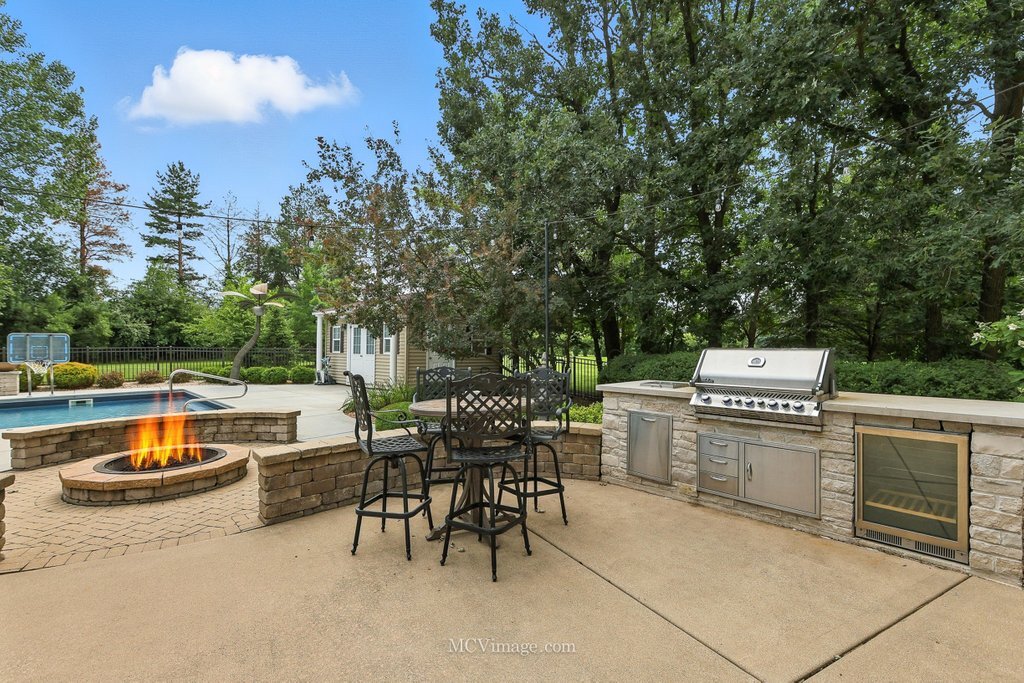 5N175 Oak Hill Drive, St. Charles, IL 60175