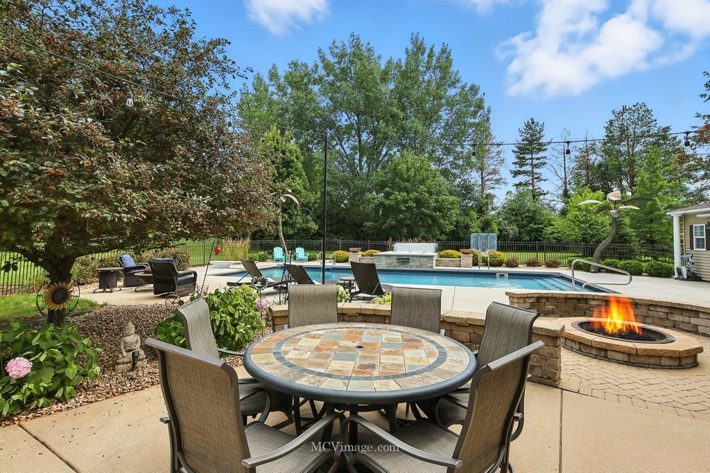 5N175 Oak Hill Drive, St. Charles, IL 60175