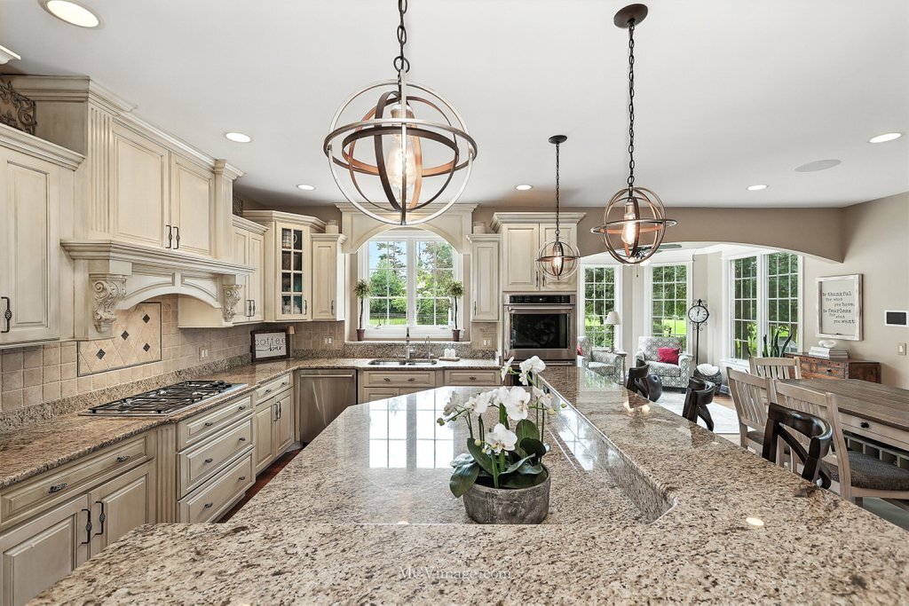5N175 Oak Hill Drive, St. Charles, IL 60175