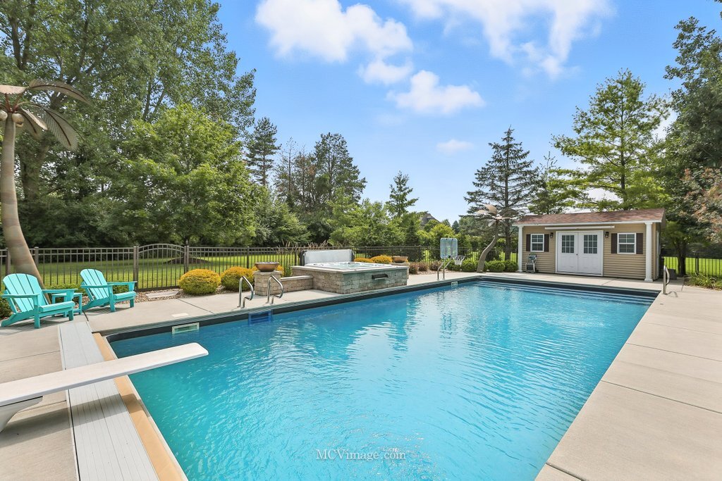 5N175 Oak Hill Drive, St. Charles, IL 60175