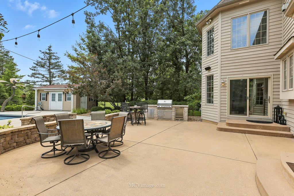 5N175 Oak Hill Drive, St. Charles, IL 60175
