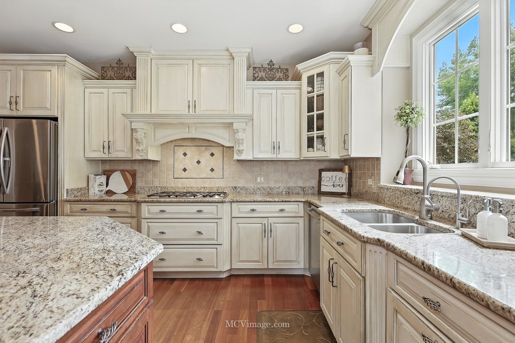 5N175 Oak Hill Drive, St. Charles, IL 60175