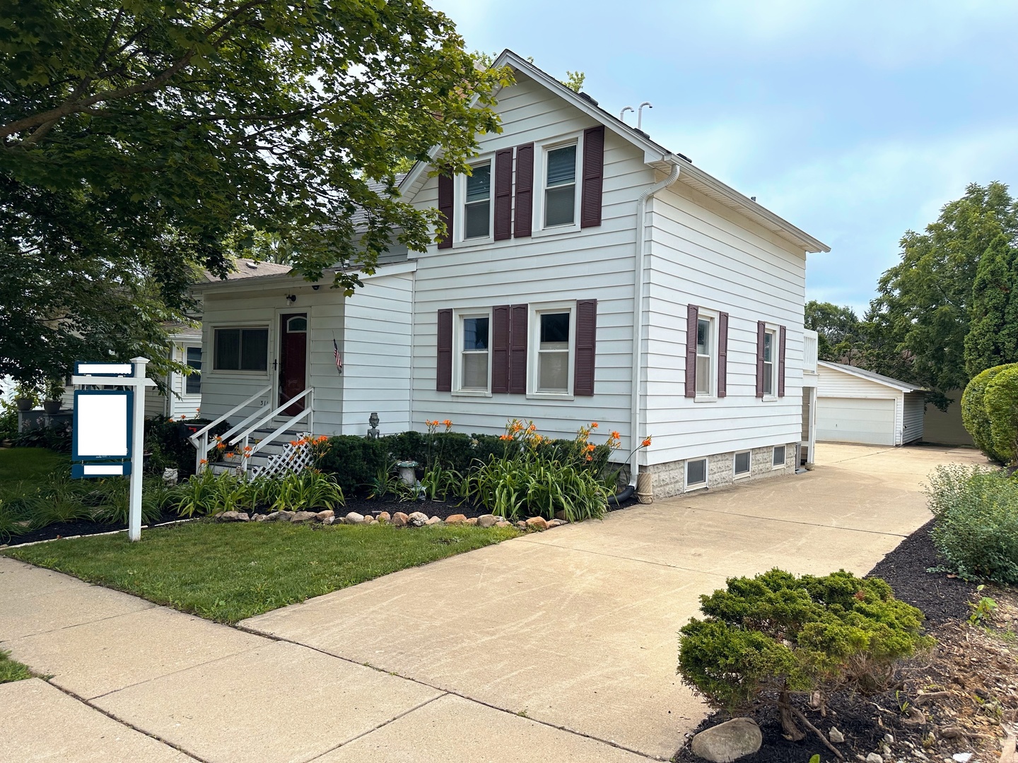 319 NORTH Avenue, Libertyville, IL 60048