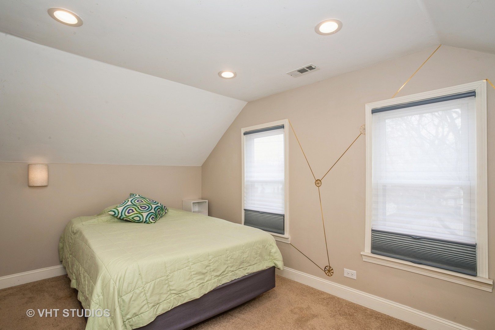 319 NORTH Avenue, Libertyville, IL 60048