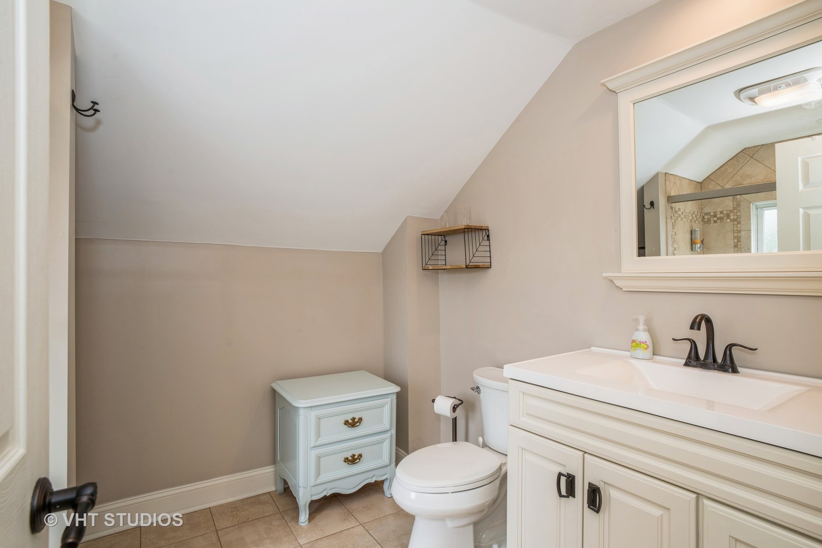 319 NORTH Avenue, Libertyville, IL 60048