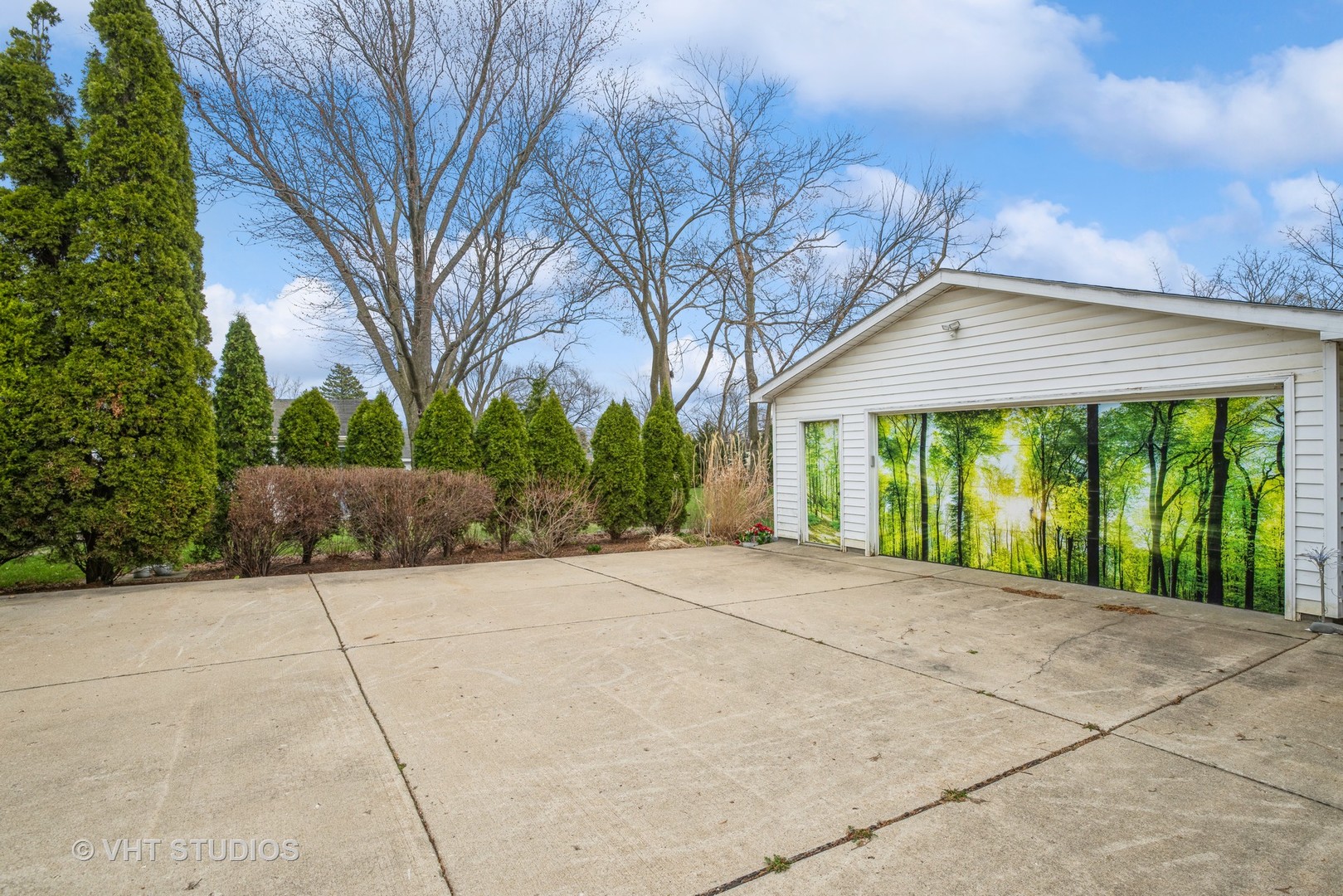 319 NORTH Avenue, Libertyville, IL 60048