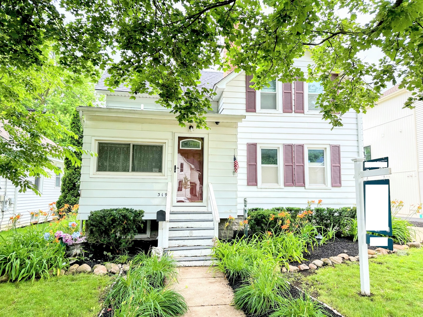 319 NORTH Avenue, Libertyville, IL 60048