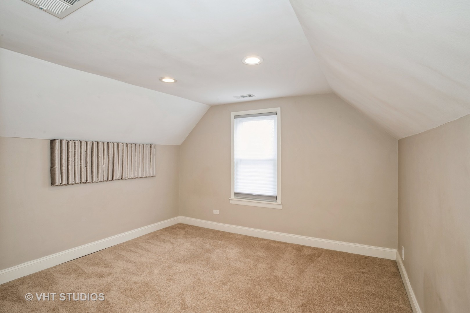 319 NORTH Avenue, Libertyville, IL 60048