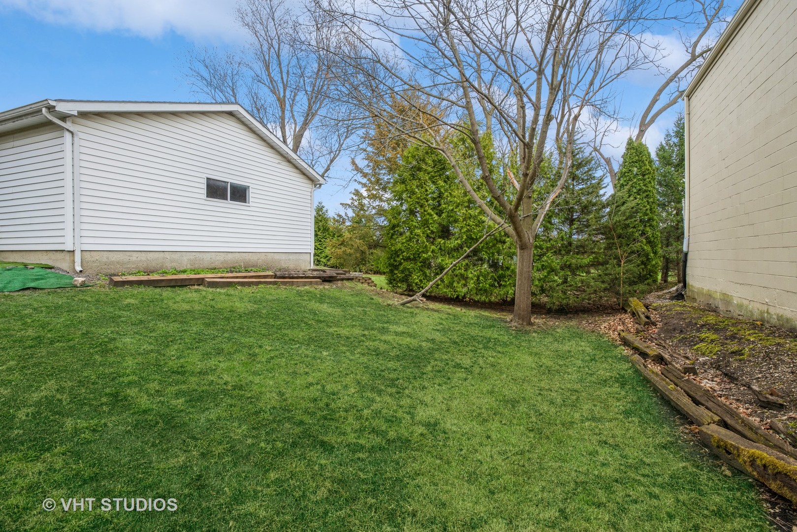 319 NORTH Avenue, Libertyville, IL 60048