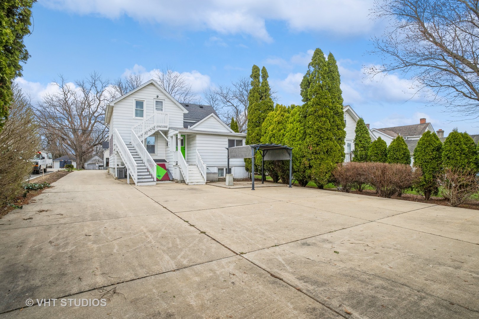 319 NORTH Avenue, Libertyville, IL 60048