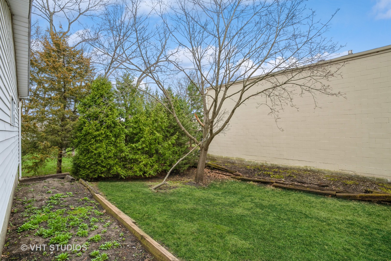 319 NORTH Avenue, Libertyville, IL 60048