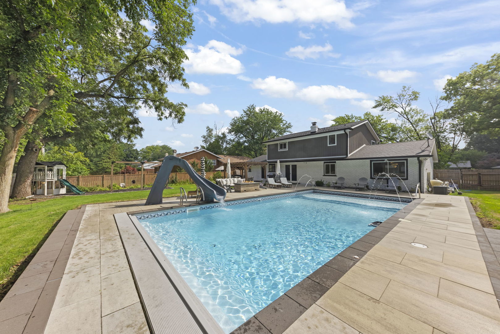 207 Meadow Wood Drive, Joliet, IL 60431