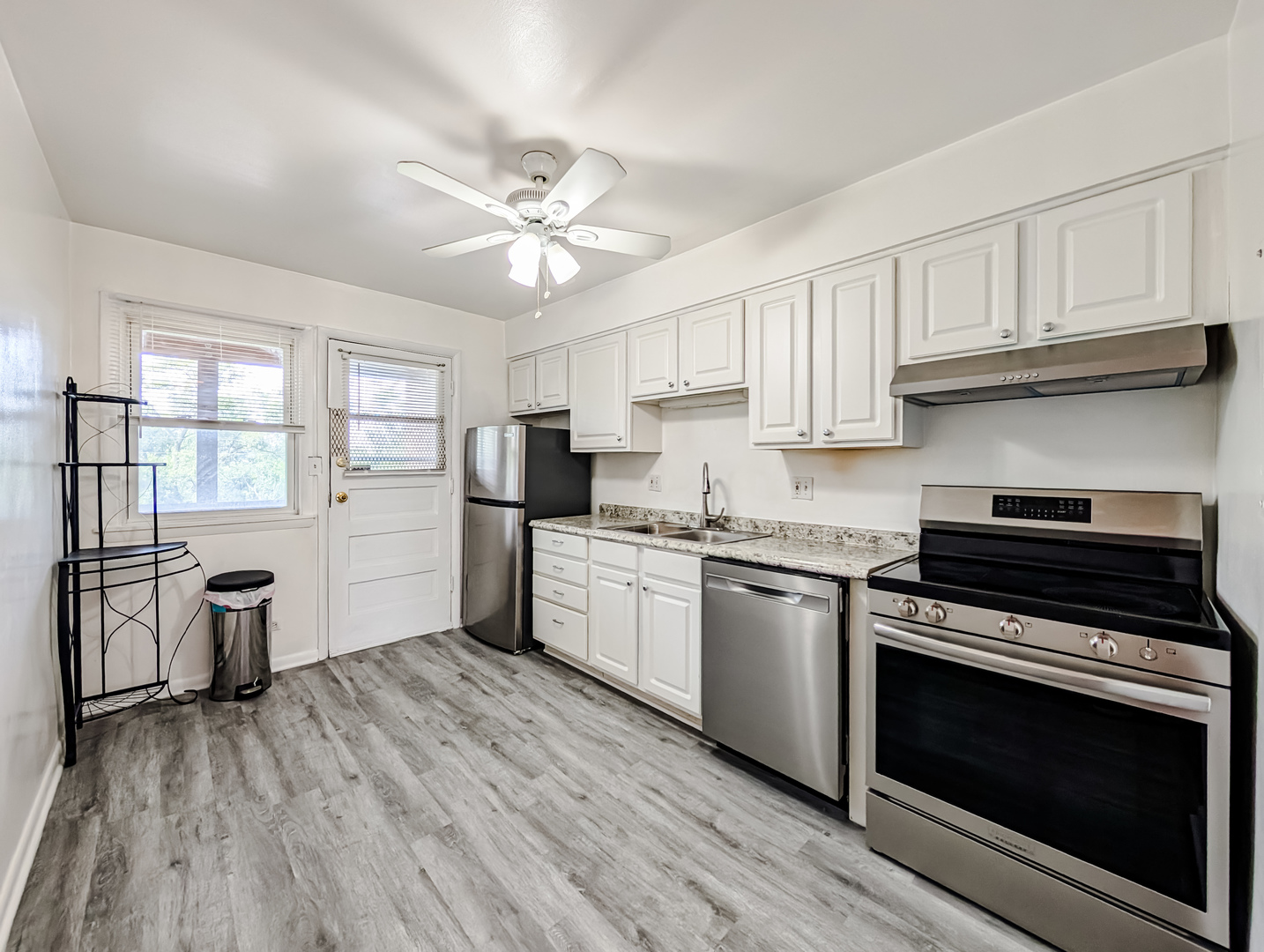 1130 W 18th Street #2E, Broadview, IL 60155