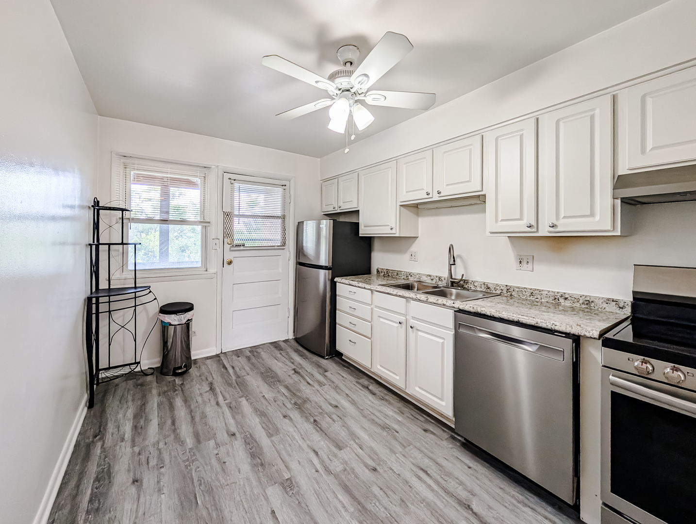 1130 W 18th Street #2E, Broadview, IL 60155