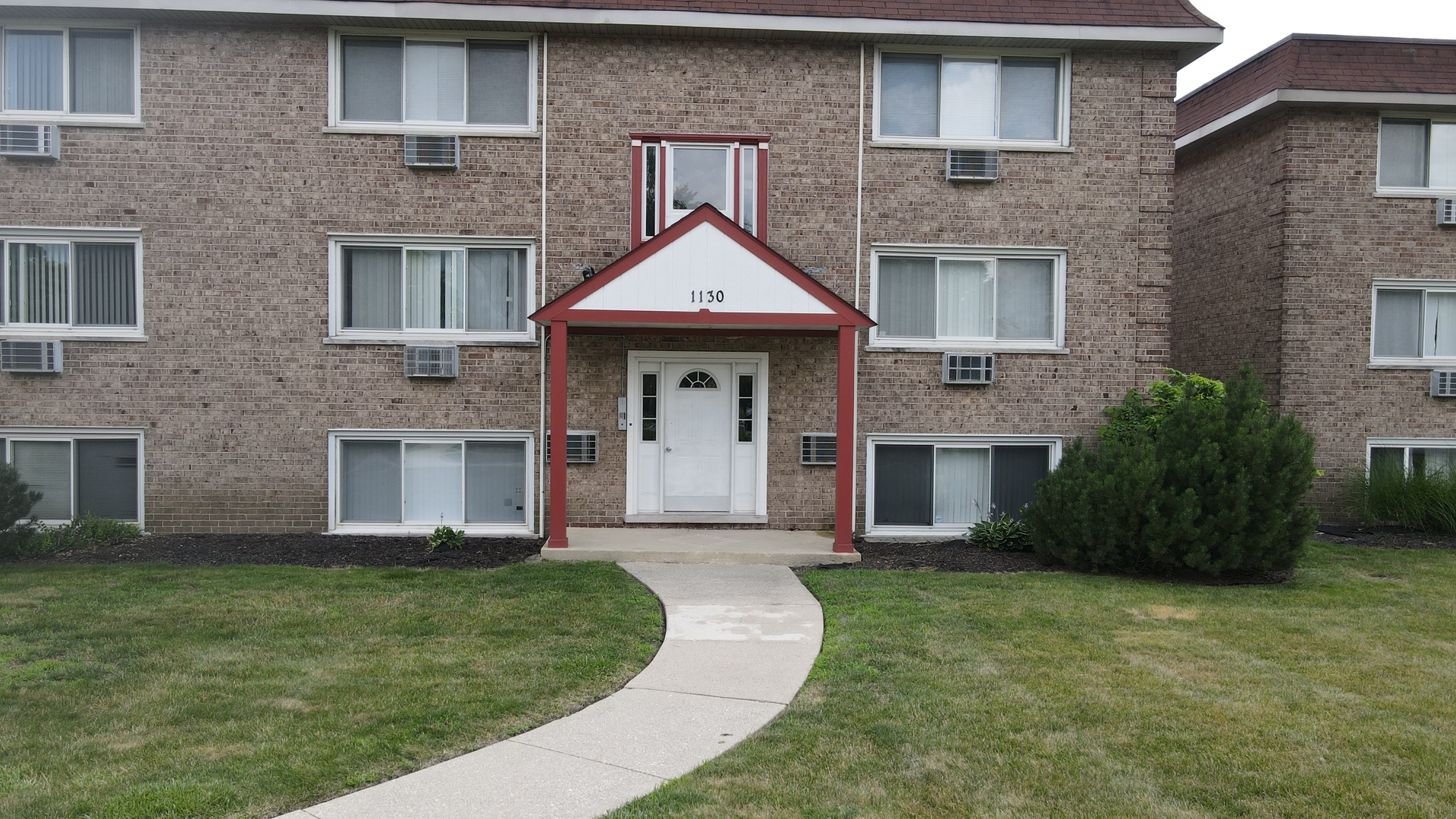 1130 W 18th Street #2E, Broadview, IL 60155