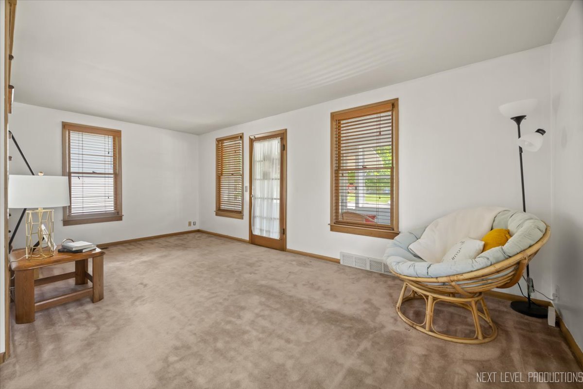 1224 Dean Street, St. Charles, IL 60174