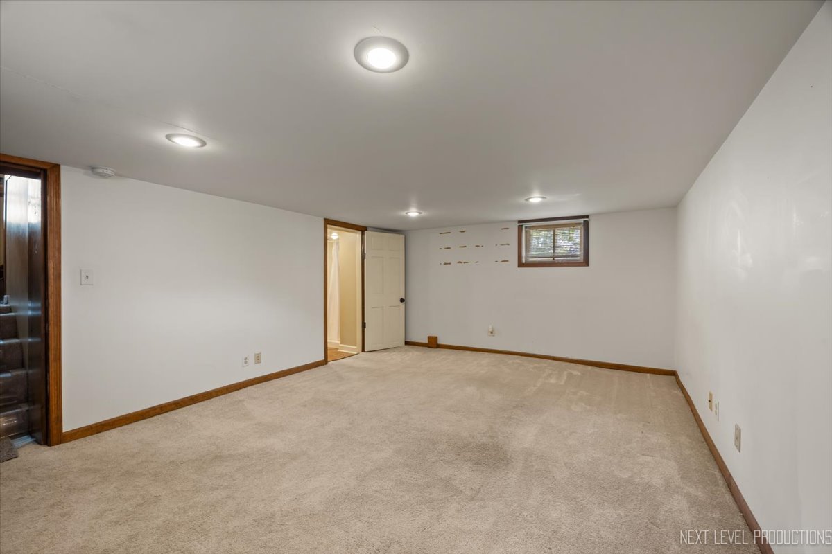 1224 Dean Street, St. Charles, IL 60174