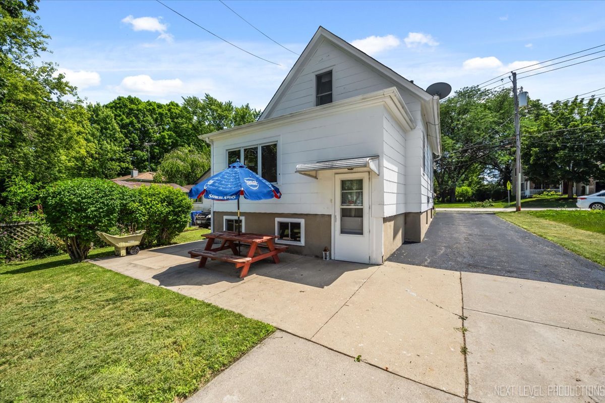 1224 Dean Street, St. Charles, IL 60174