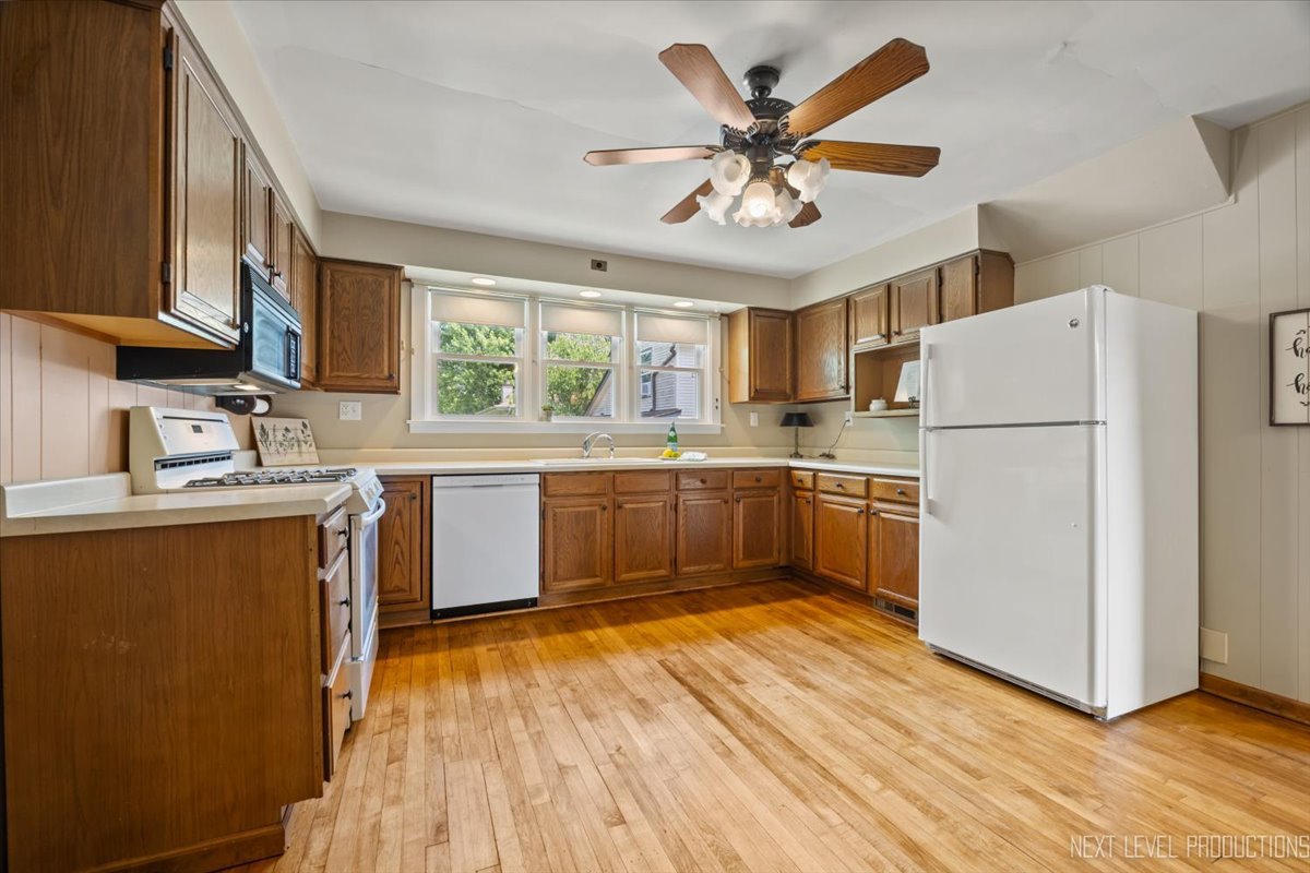 1224 Dean Street, St. Charles, IL 60174