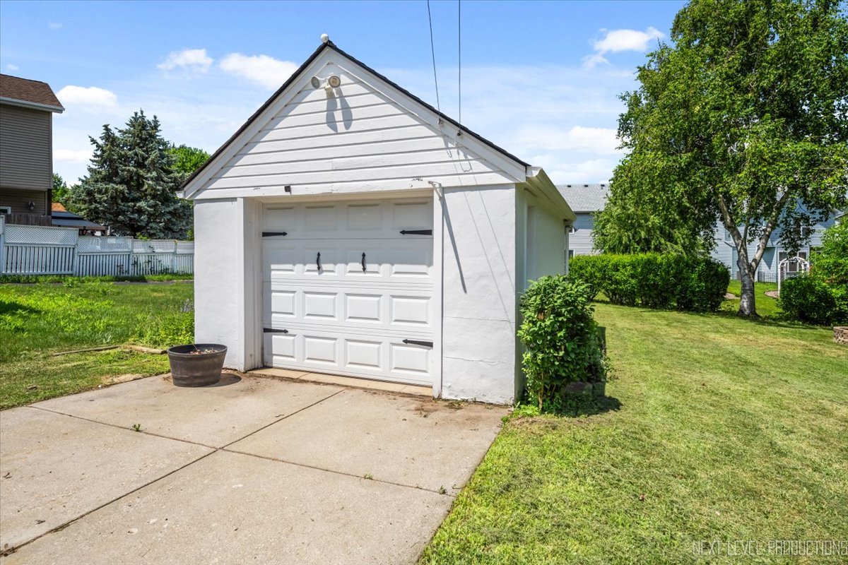 1224 Dean Street, St. Charles, IL 60174