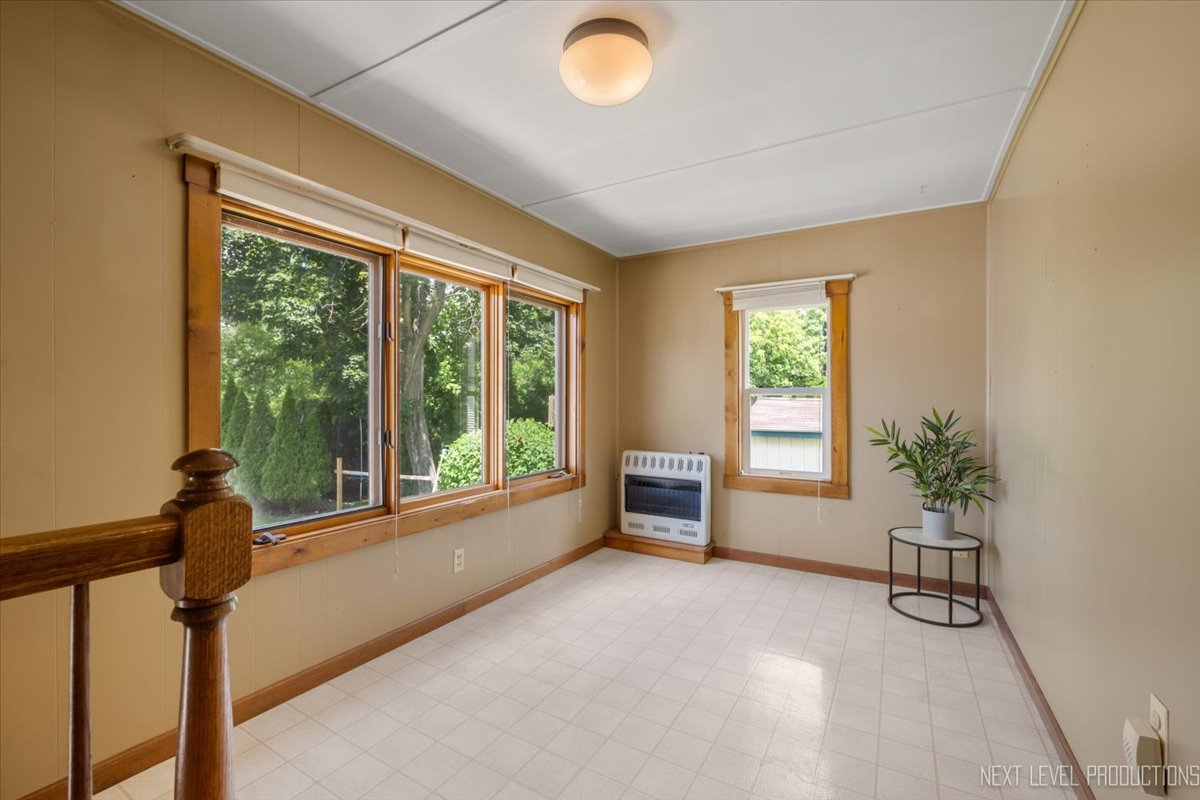 1224 Dean Street, St. Charles, IL 60174